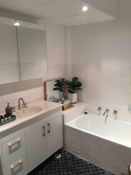 Harbourside Style, 2 Bed, A/C, Pool -Elizabeth Bay Sidney Exterior foto